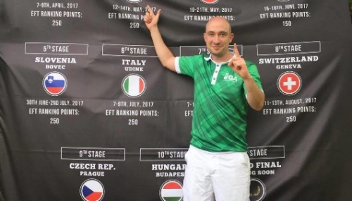 Ír győzelem hazai pályán, Podusil a szenior dobogón